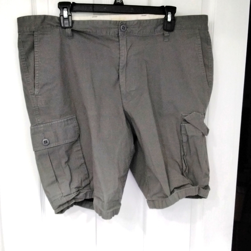 COPY - NWOT men's Grey cargo shorts